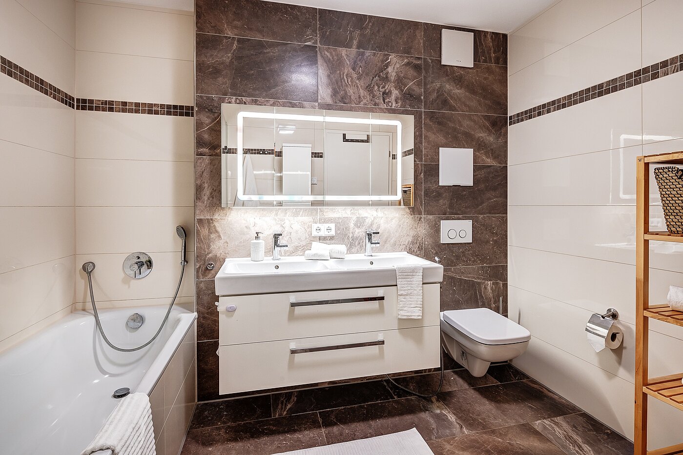 Ground floor apartment with 3 room | Wolfratshausen | 2208ML1 | Geräumiges Badezimmer mit...