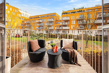Schwabing-West: Beautiful 2-bedroom apartment with a balcony - available