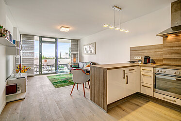 Schwabing: Long-term lease - furnished 2-bedroom apartment - available