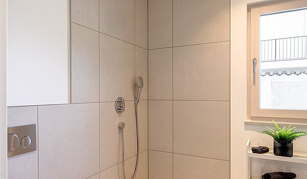 Terrassenwohnung with 2 room | München-Harlaching | 70372 | Begehbare Dusche