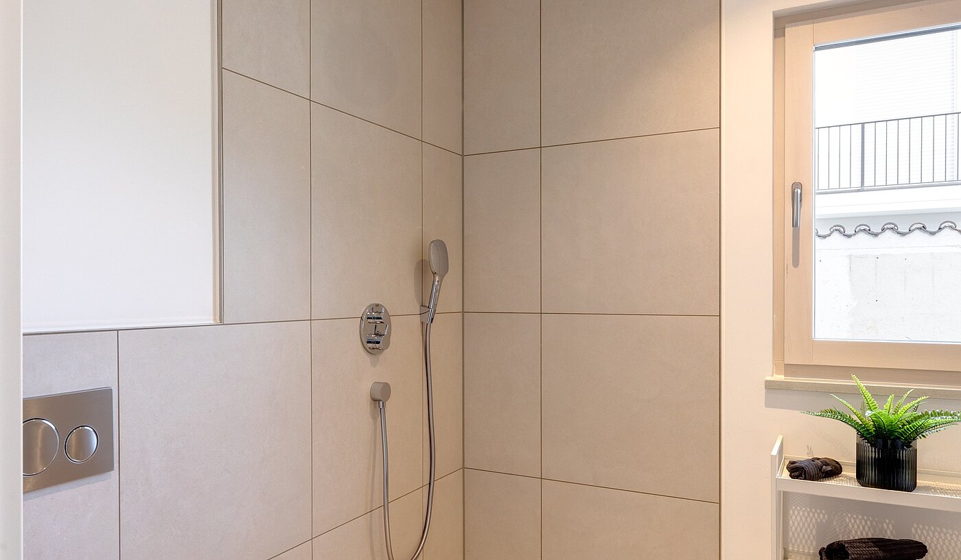 Terrassenwohnung with 2 room | München-Harlaching | 70372 | Begehbare Dusche