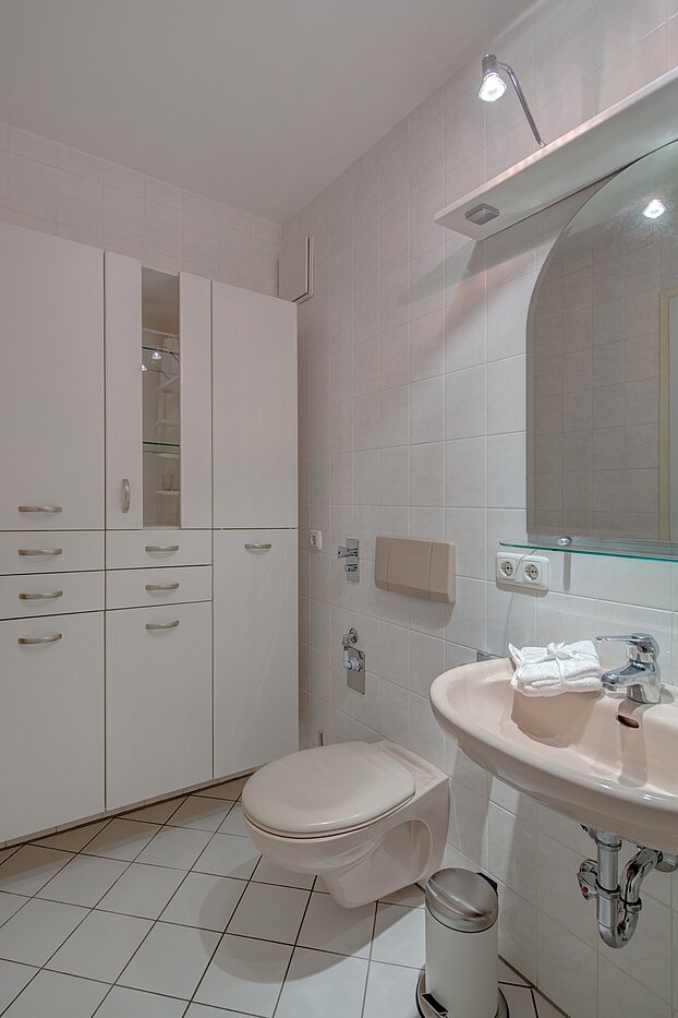 Apartment with 2 room | München-Ramersdorf | 2207ML11 | Helles Bad...