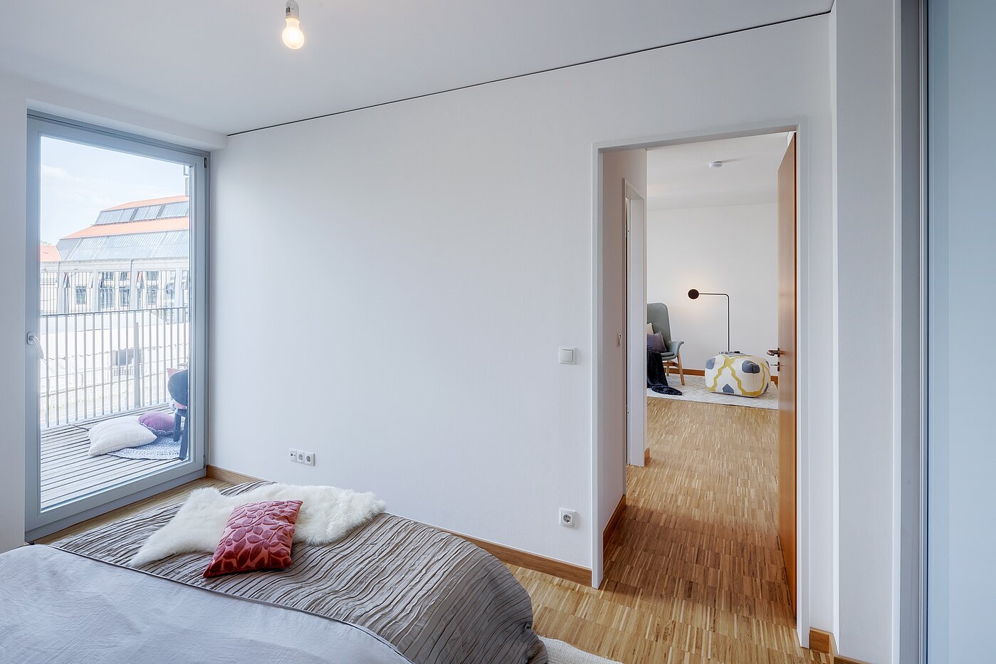 Apartment with 2 room | München-Schwanthalerhöhe | 2206ML11 | ...und ebenfalls Zugang zum Balkon