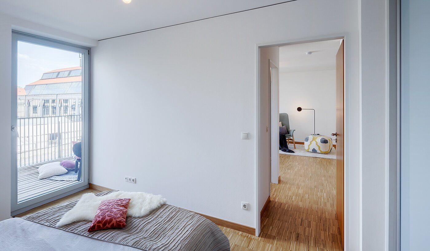 Apartment with 2 room | München-Schwanthalerhöhe | 2206ML11 | ...und ebenfalls Zugang zum Balkon