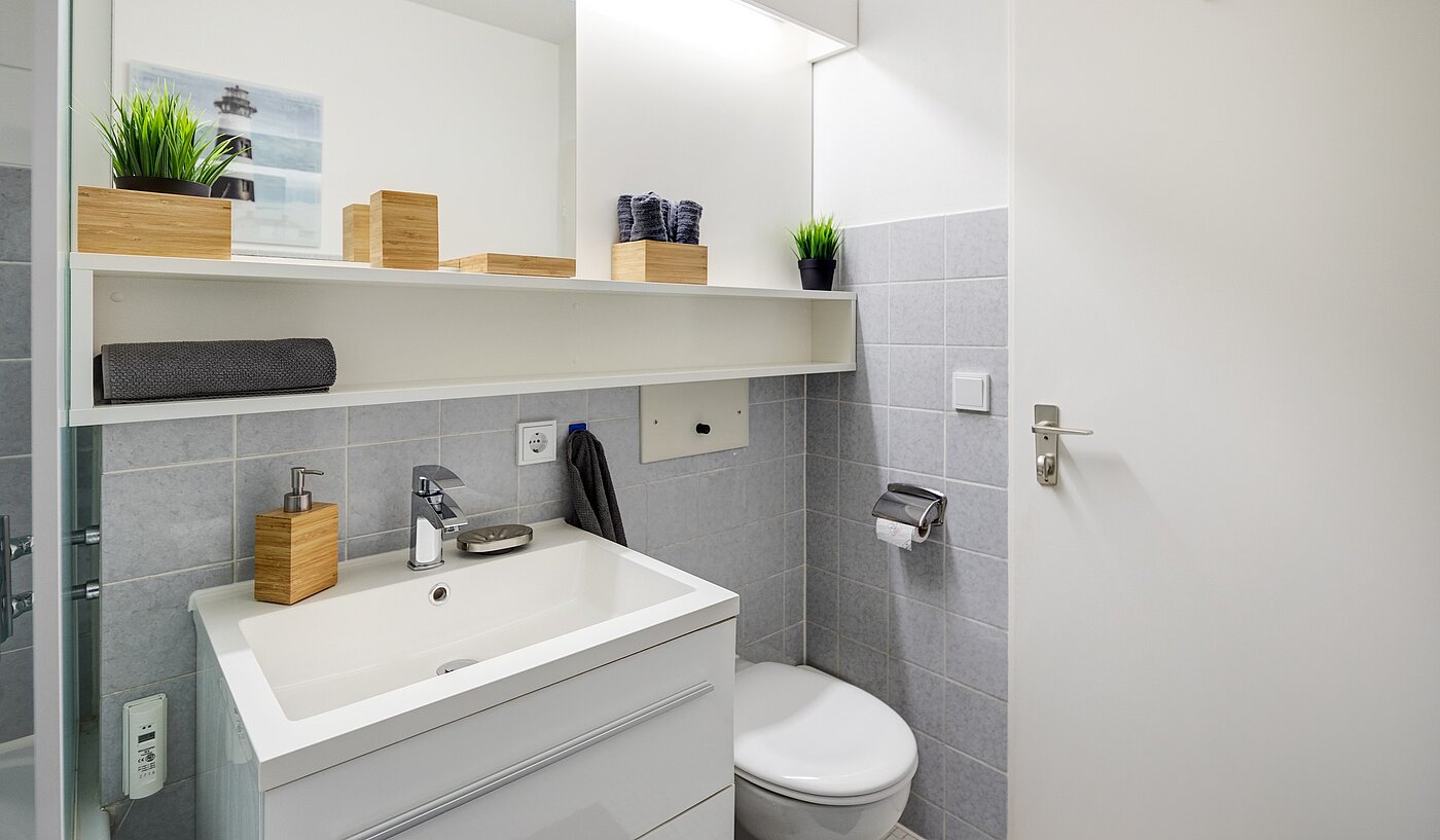 Apartment with 1 room | München-Laim | 70175 | Hell gefliestes Bad...