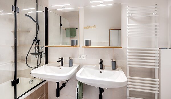 Apartment with 3 room | Unterhaching | 70421 | Großes Badezimmer...