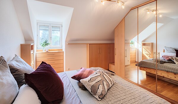 Attic Apartment with 3 room | 70501 | ...Stellfläche