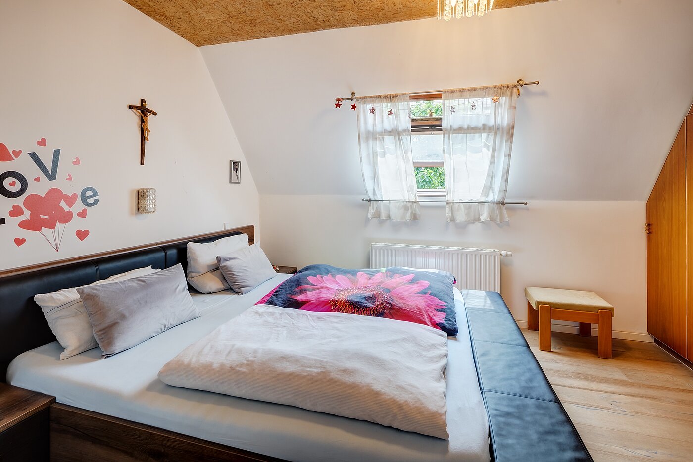 Detached house with 8 room | 70229 | Schlafzimmer...