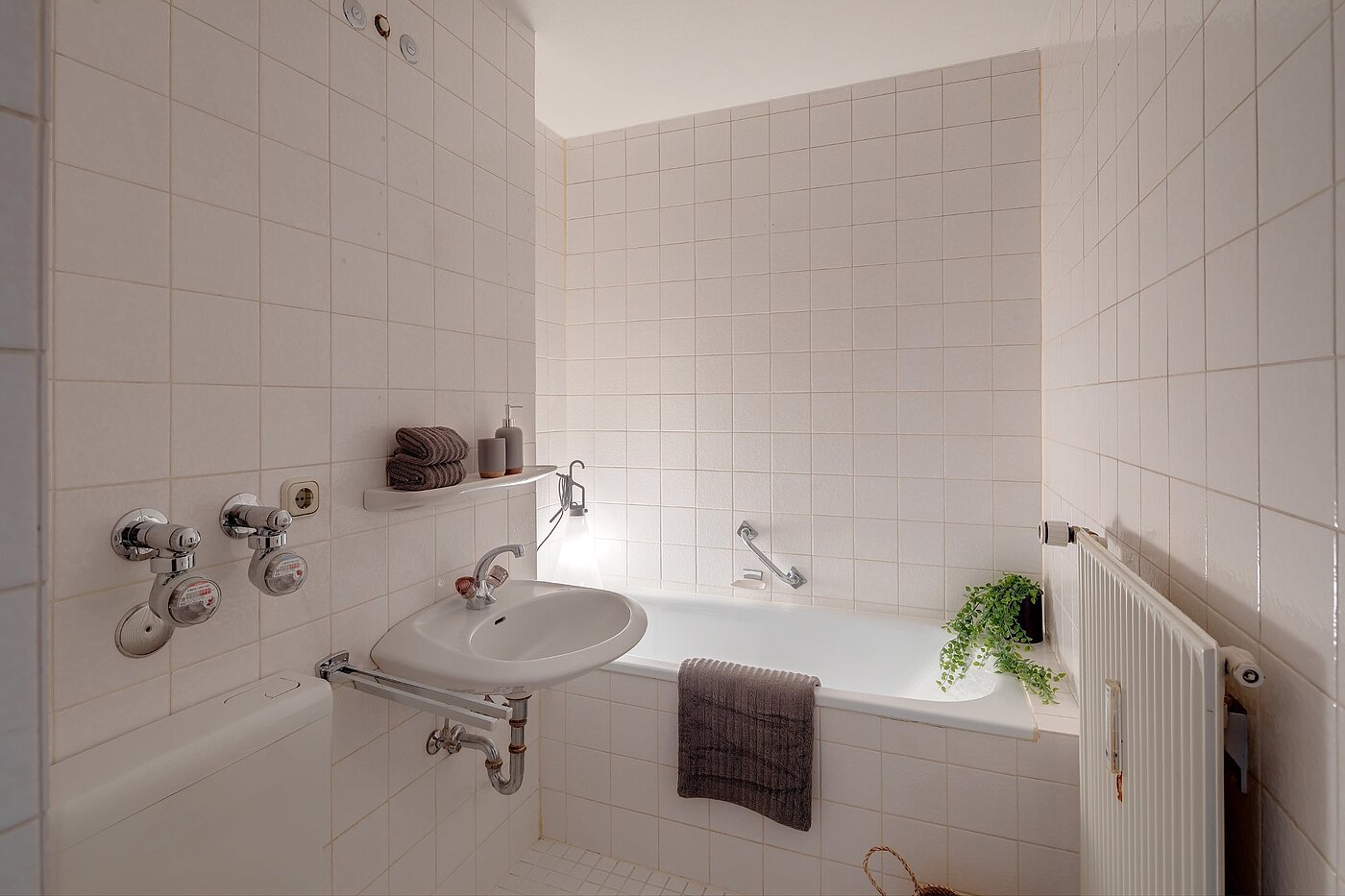 Apartment with 2 room | 2002ML7 | ...Bad mit Badewanne