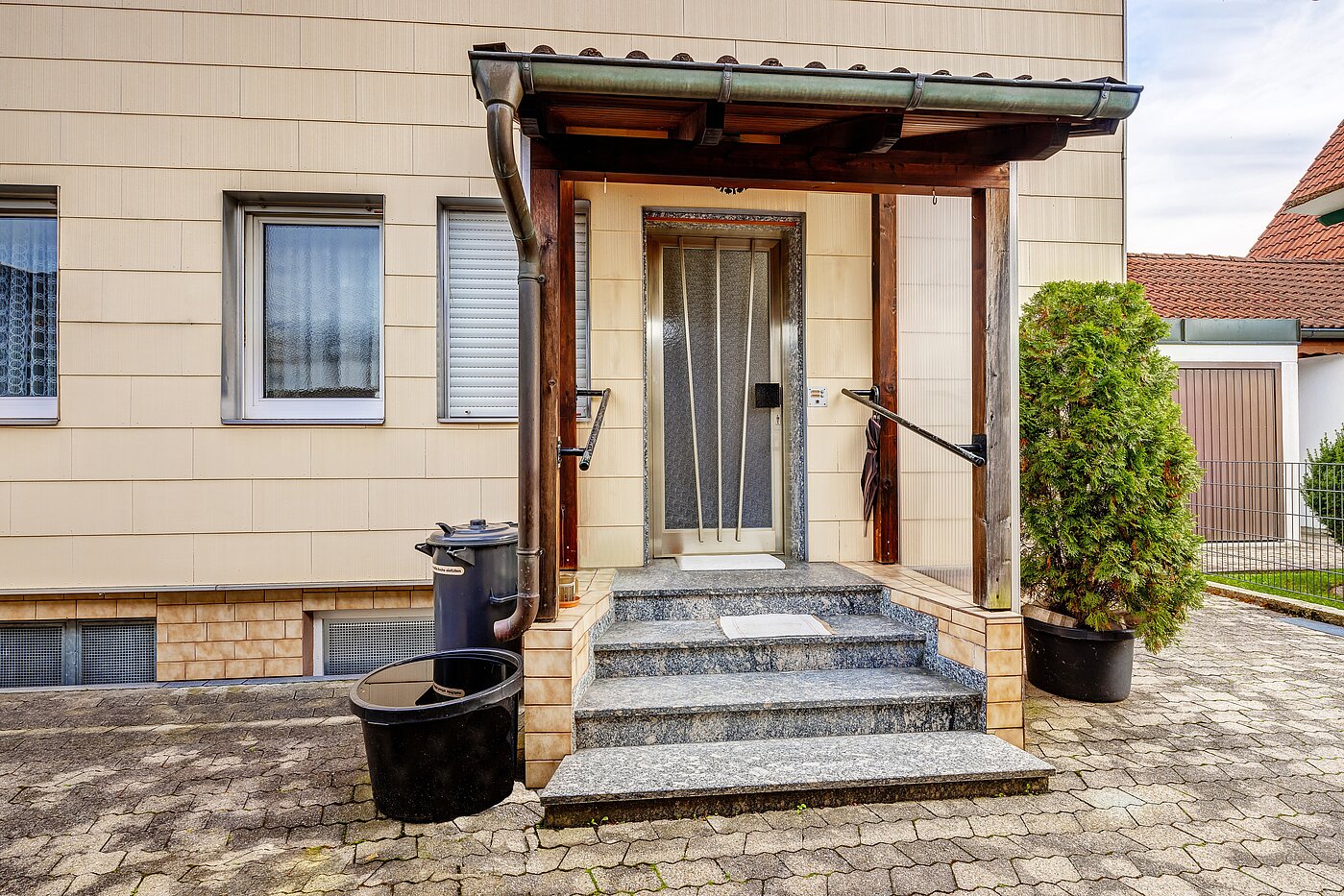 Detached house with 6 room | Unterschleißheim | 2209ML7 | Hauseingang