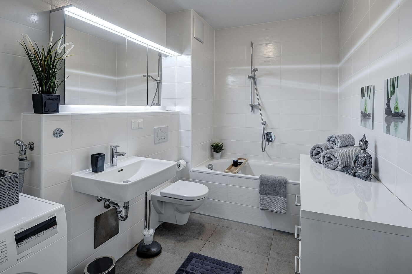 Apartment with 3 room | 70483 | Masterbad mit Wann