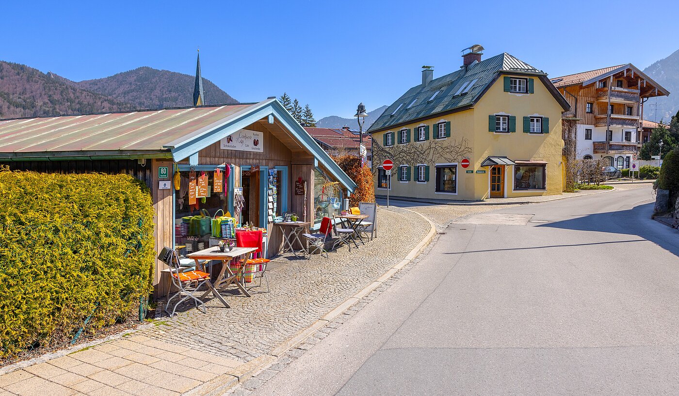 Mehrfamilienhaus with 11 room | Rottach-Egern | 70215 | Eigene Bootshütte