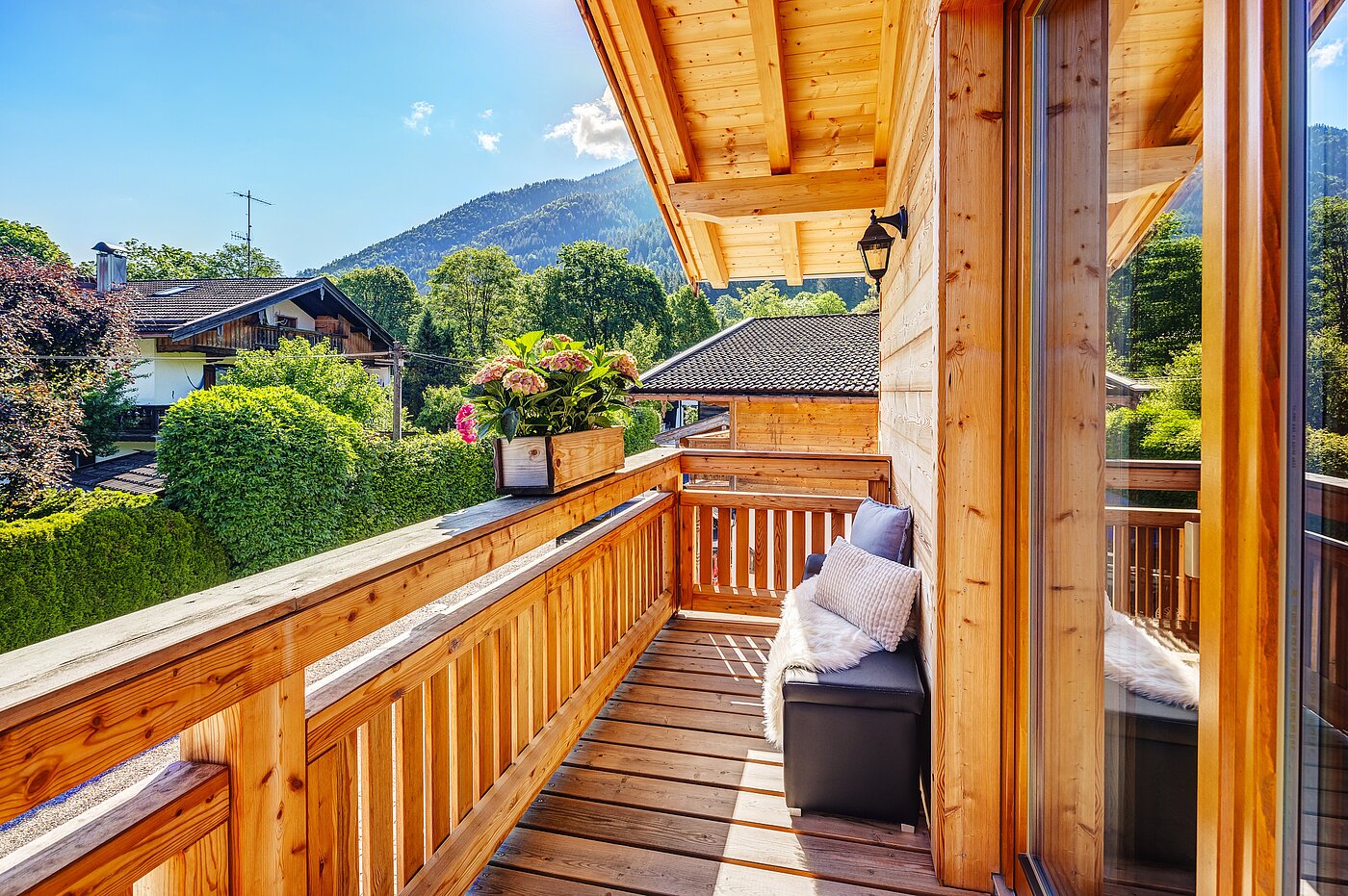 Apartment with 6 room | 70095 | Individueller Balkon zur Suite