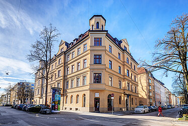 Isarvorstadt: Exceptional 2-room apartment in a historic building in a listed neo-Renaissance building