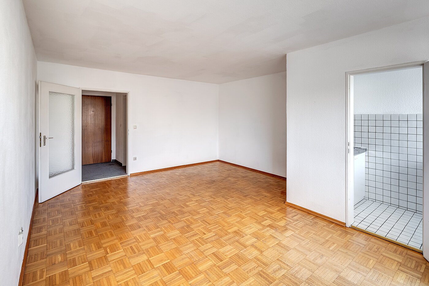 Apartment with 2 room | München-Freimann | 70158 | Wohnzimmer mit viel Stellmöglichkeiten