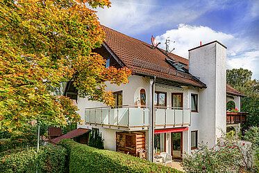 Ideal for families: Semi-detached house in Gröbenzell with attic in-law unit