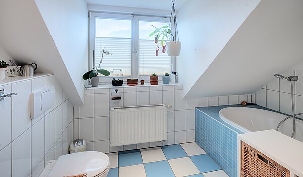 Apartment with 5 room | München-Neuhausen | 70140 | Tageslichtbad mit...