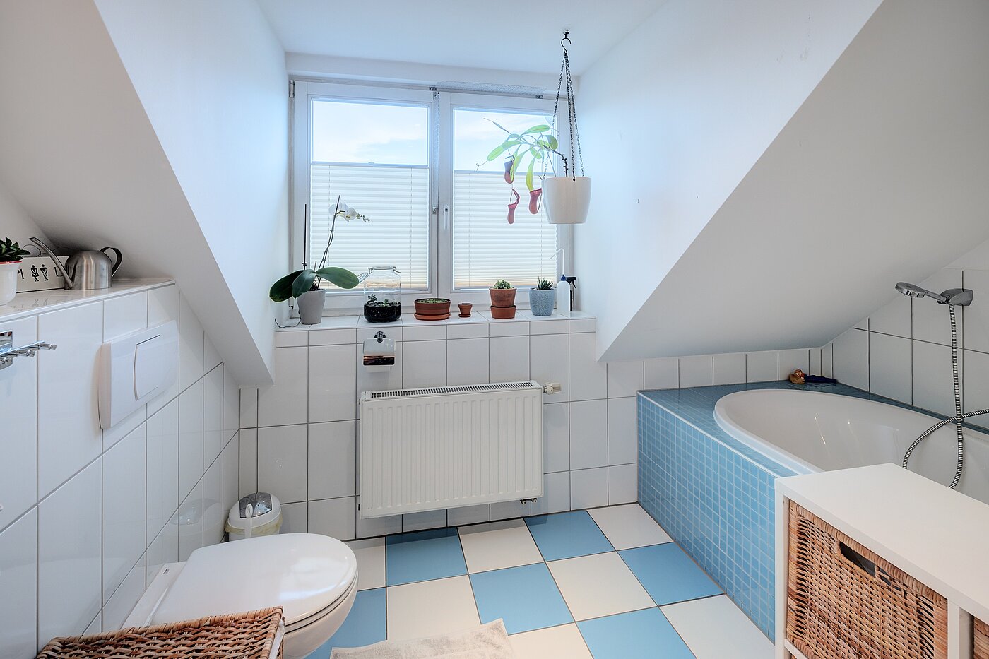 Apartment with 5 room | München-Neuhausen | 70140 | Tageslichtbad mit...
