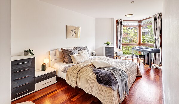 Apartment with 3 room | München-Schwabing | 2202ML12 | Blick ins Schlafzimmer...