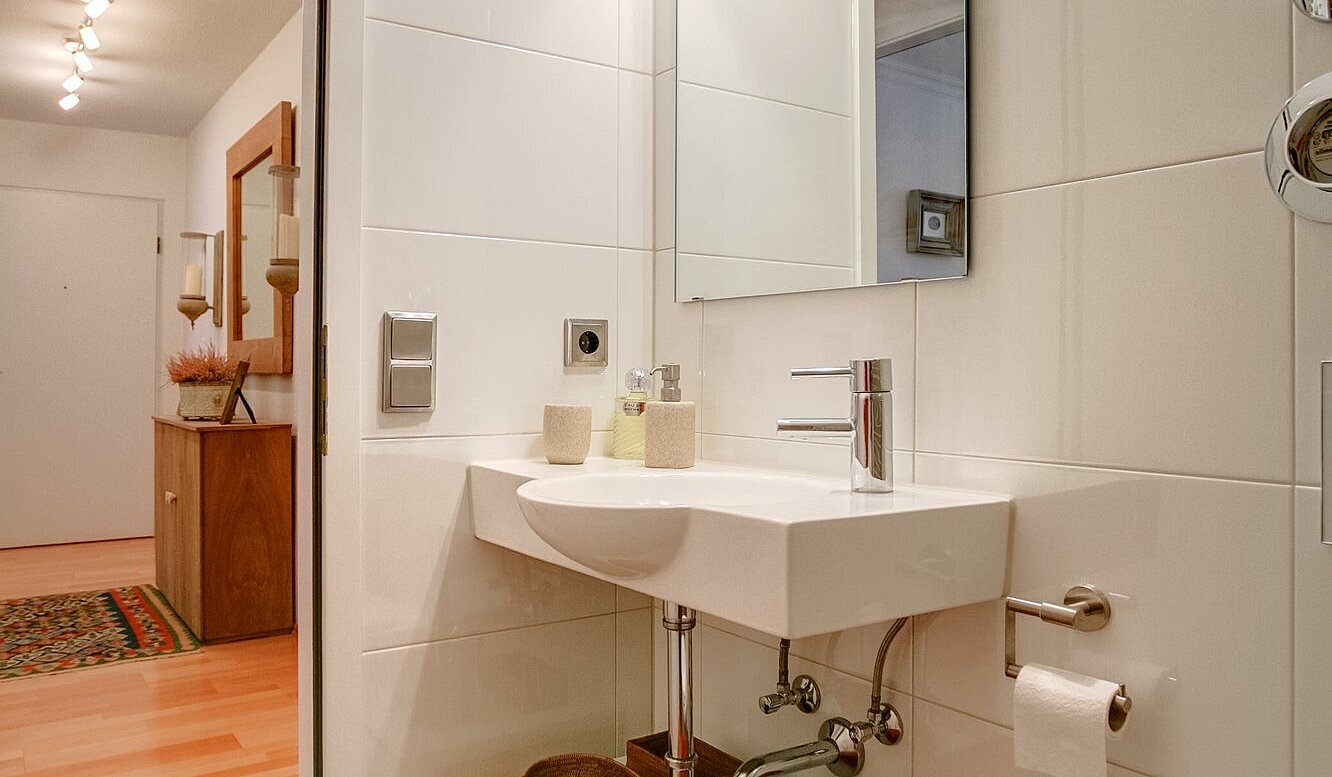 Apartment with 3 room | München-Au | 2003ML17 | Modernes Gäste-WC