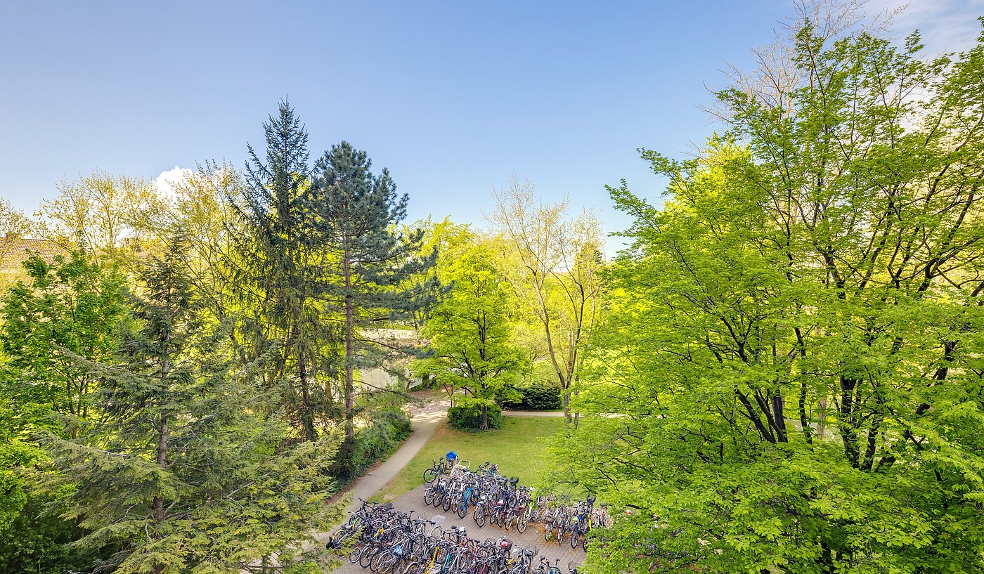 Apartment with 2 room | München-Sendling-Westpark | 2204ML2 | ...Blick auf das parkähnliche Grundstück
