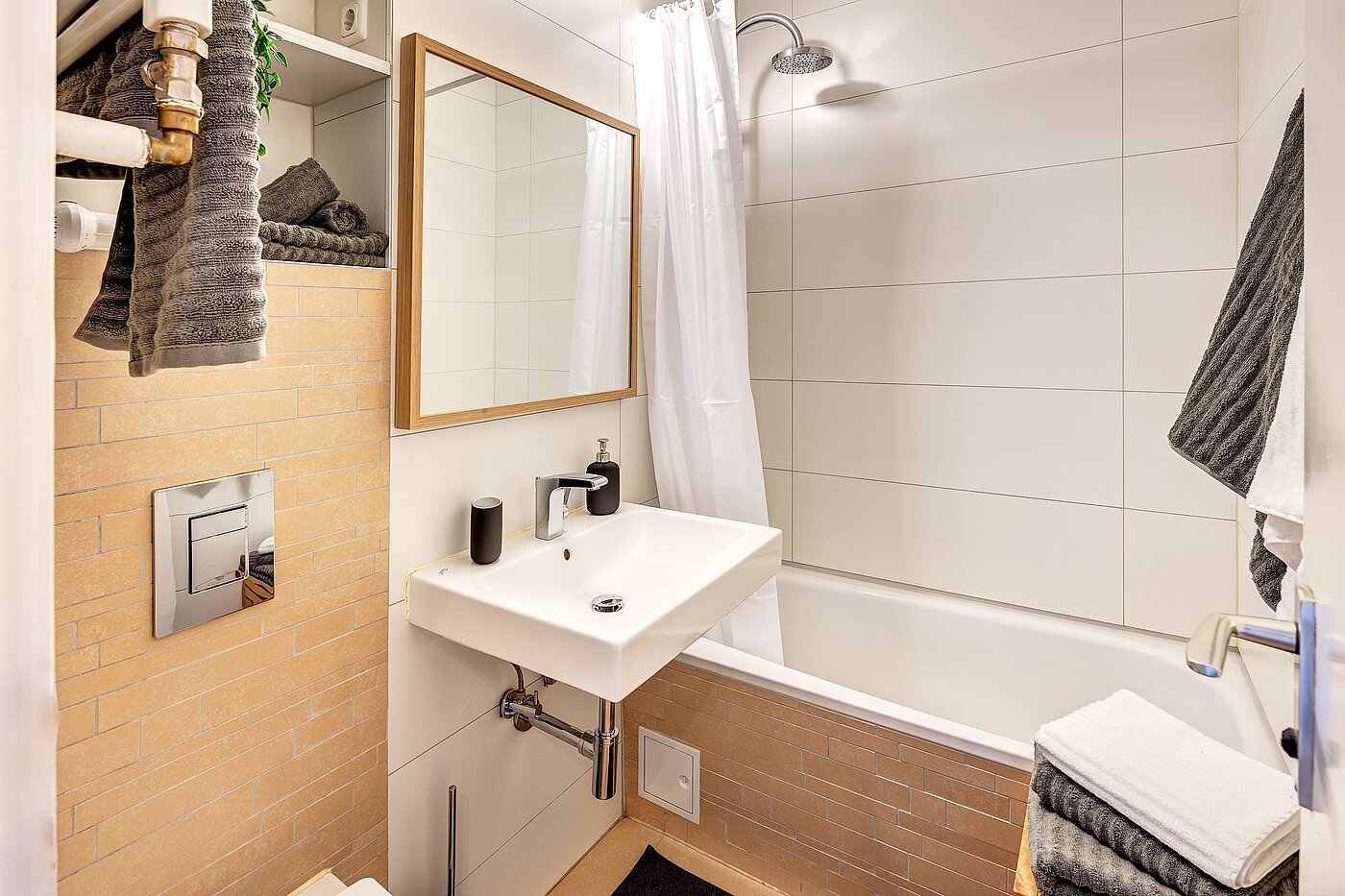 Apartment with 1 room | München-Schwabing | 2210ML3 | Bad mit Wanne...