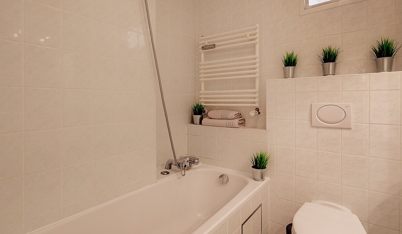 Apartment with 2 room | München-Schwabing | 70130 | ...mit Badewanne und Handtuchheizkörper