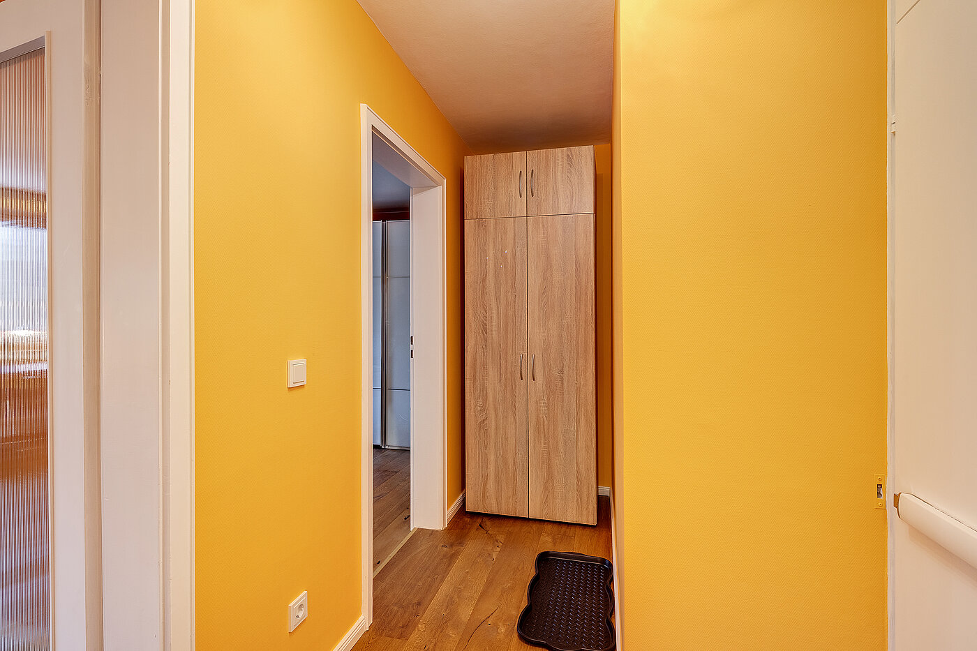 Apartment with 2 room | München-Bogenhausen | 70287 | ...mit Blickrichtung Schlafzimmer...