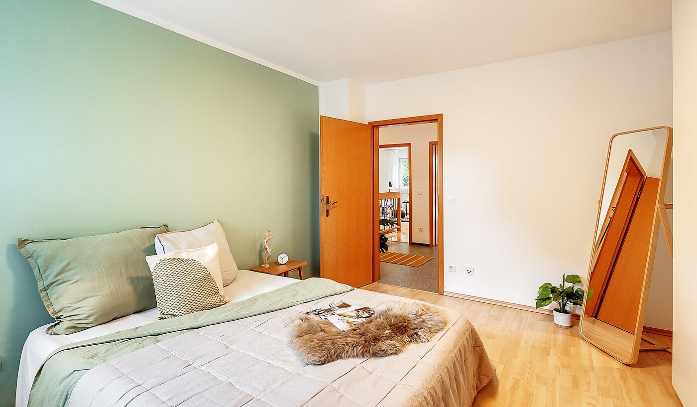 Apartment with 3 room | München-Hasenbergl | 2105ML10 | Schlafzimmer mit ...