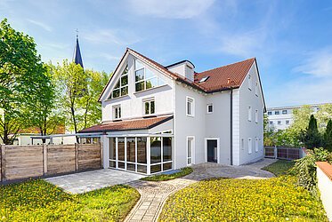Unterschleißheim: spacious semi-detached house