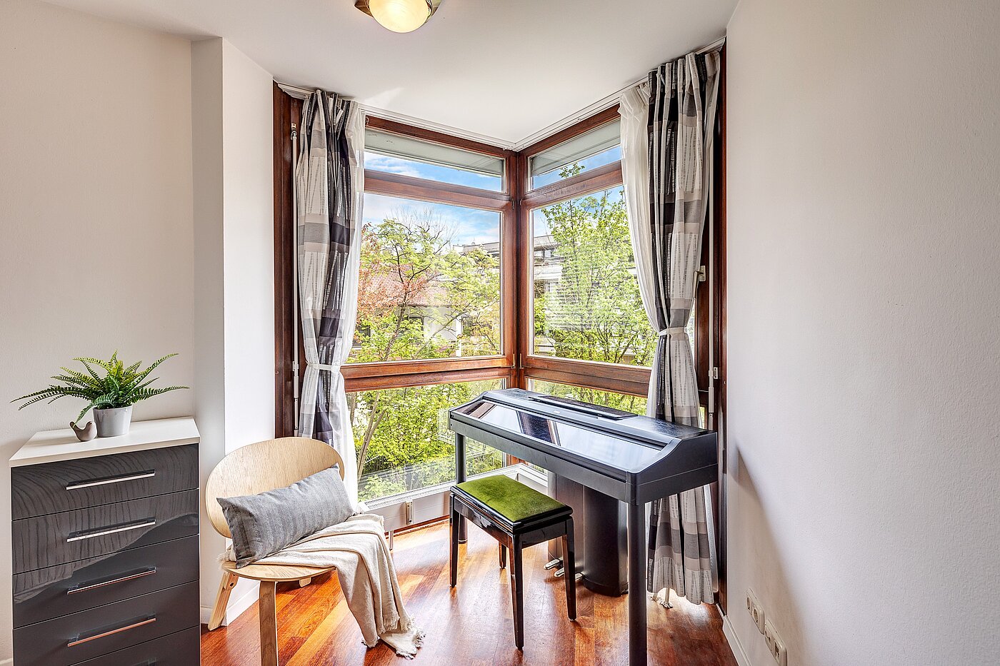 Apartment with 3 room | München-Schwabing | 2202ML12 | Viel Licht strömt ein