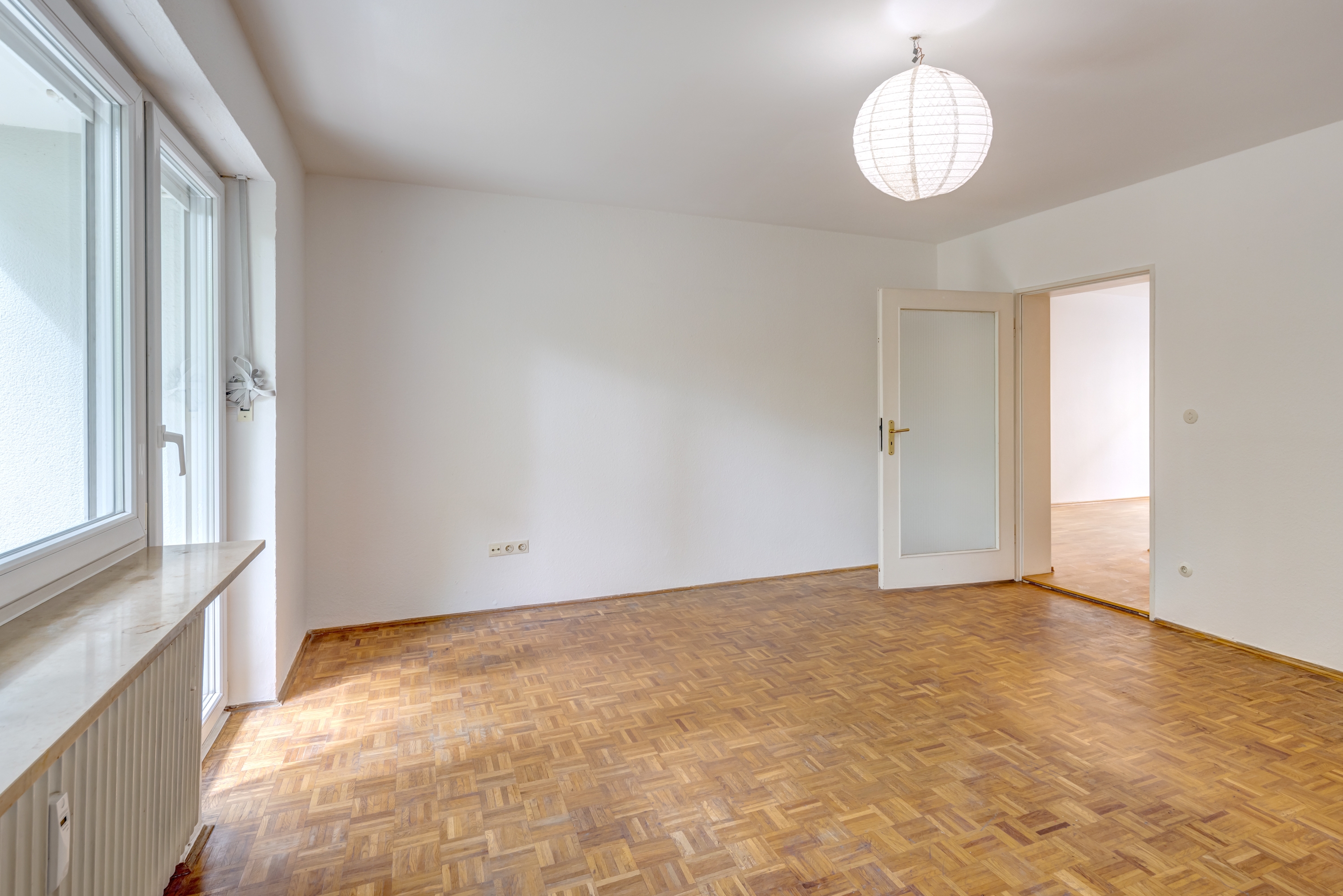 Raised Ground Floor with 2.5 room | München-Schwabing | 70441 | Wohnzimmer | Thumbnail