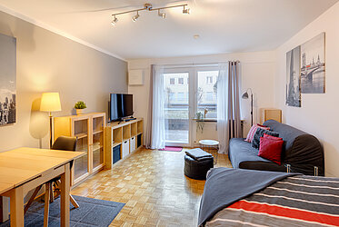 Sendling-Westpark: Bright one-bedroom apartment with beautiful south-facing terrace