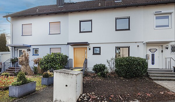 Middle townhouse  with 5 room | Unterschleißheim | 70187 | Ansicht von der Straße aus