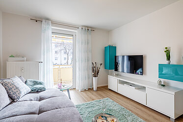Untermenzing: 2-bedroom apartment with a sunny balcony and a small garden