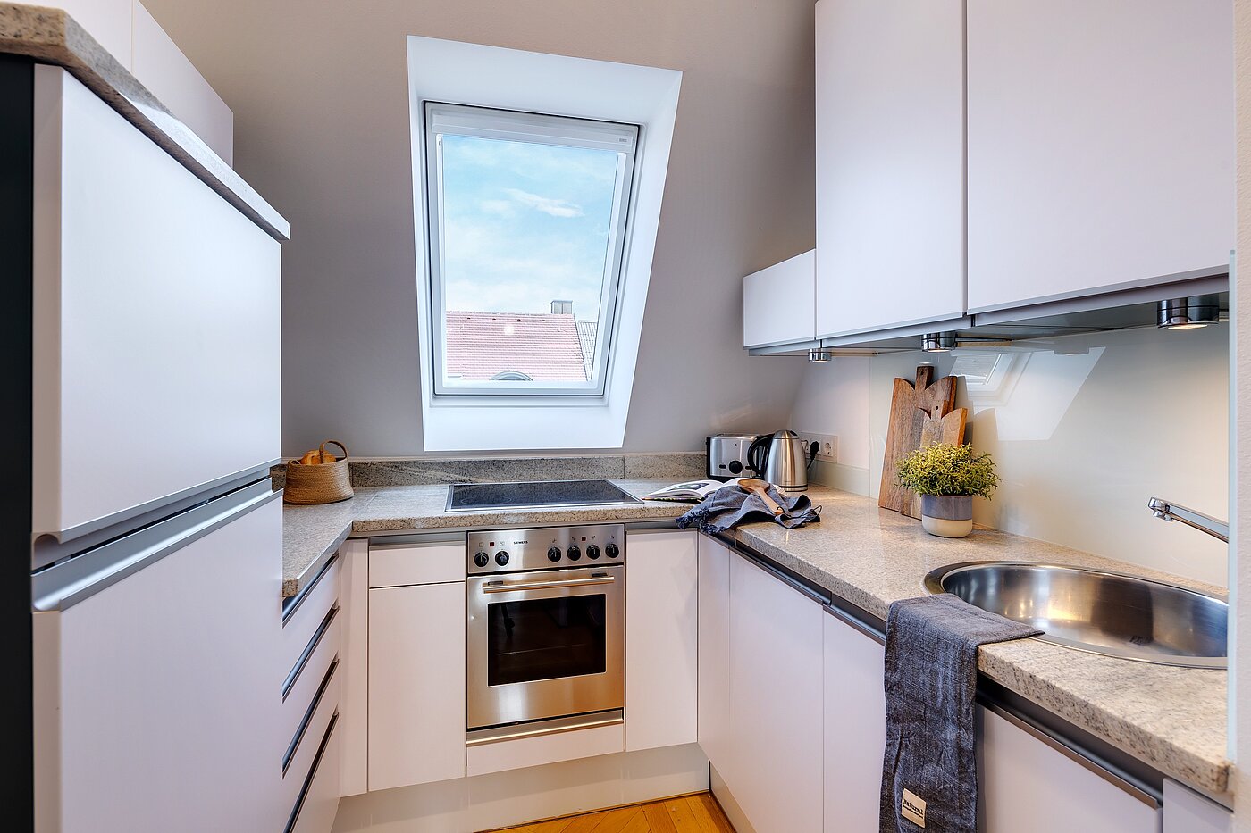Apartment with 2 room | München-Schwabing | 2208ML2 | Geschmackvolle Einbauküche...