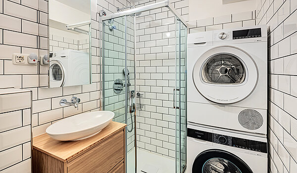 Apartment with 3 room | München-Au | 70447 | Badezimmer mit Waschmaschine