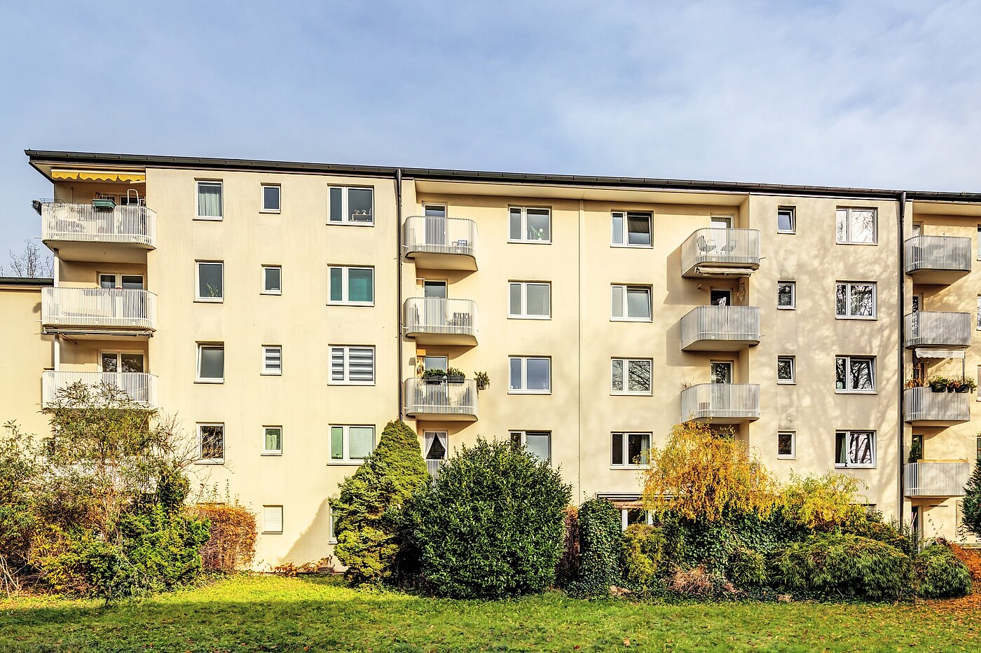Apartment with 3 room | München-Bogenhausen | 70310 | Ansicht von der Innenhofseite