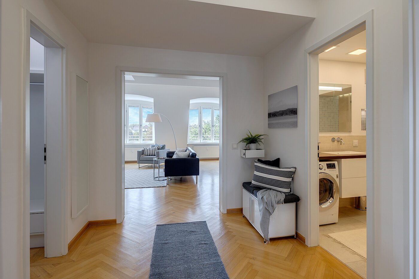 Apartment with 2 room | München-Schwabing | 2208ML2 | Blick zum Wohnzimmer