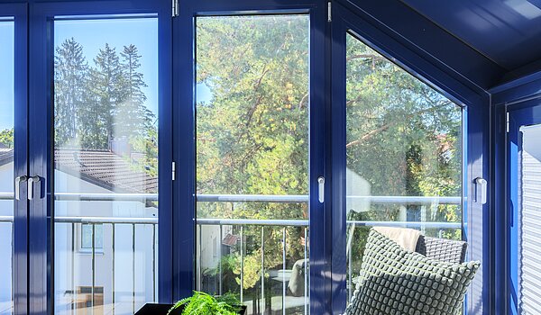 Attic Apartment with 3 room | 70501 | Einladender Wintergarten