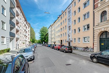 Maxvorstadt: Sunny 2-room apartment in the university district