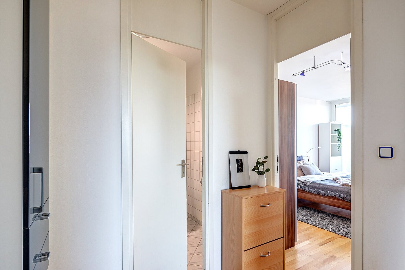 Apartment with 2 room | München-Sendling-Westpark | 2010ML9 | Zugang zum Bad u. Schlafzimmer