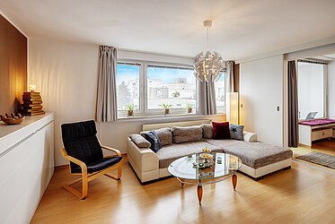 Ottobrunn: Spacious 3.5-room apartment - available