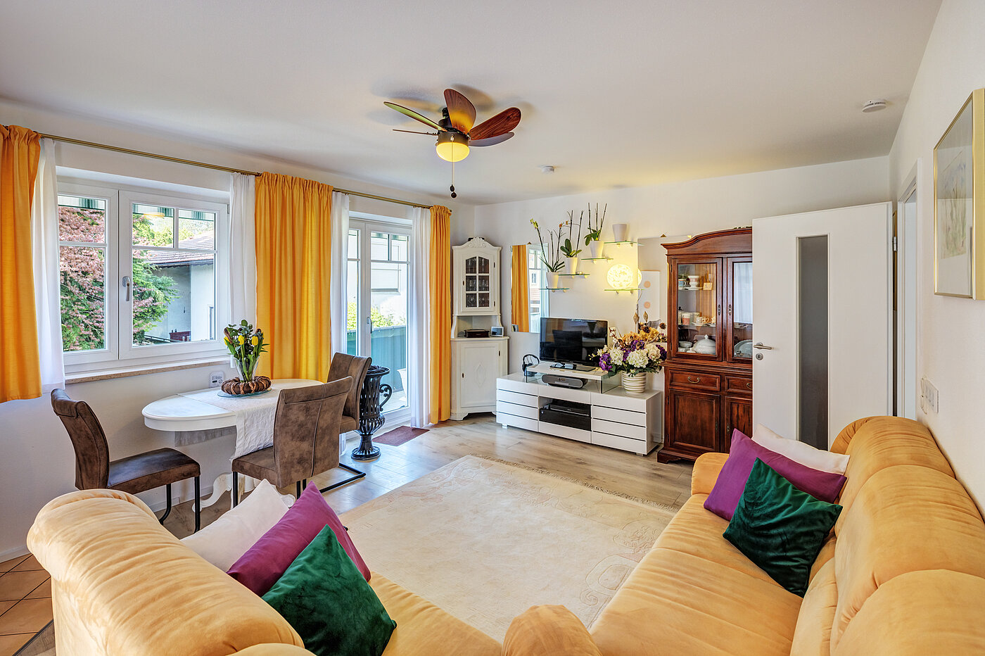 Apartment with 3.5 room | Bad Aibling | 70442 | Gemütliches Wohnzimmer...