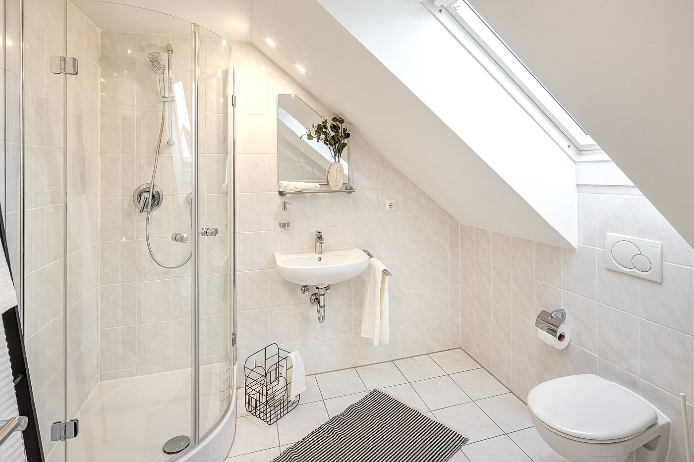 Middle townhouse  with 5 room | Unterschleißheim | 70187 | Zusätzliches Duschbad im DG...