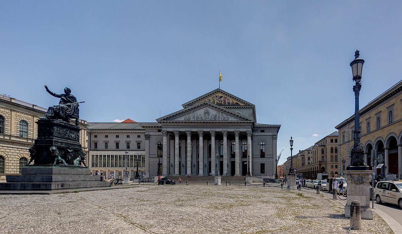 Raised Ground Floor with 2 room | München-Lehel | 2012ML1 | ...Odeonsplatz um die Ecke