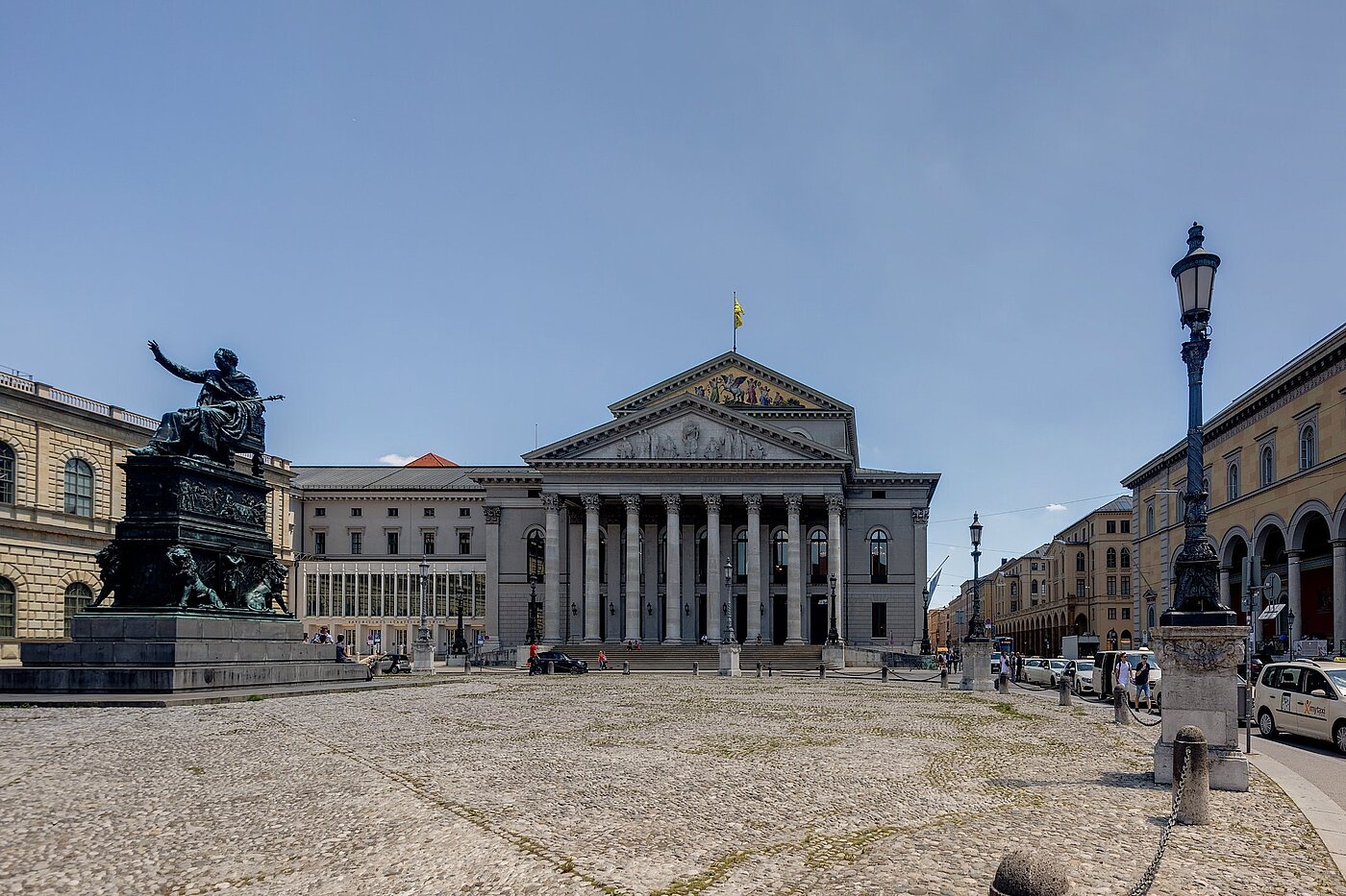 Raised Ground Floor with 2 room | München-Lehel | 2012ML1 | ...Odeonsplatz um die Ecke