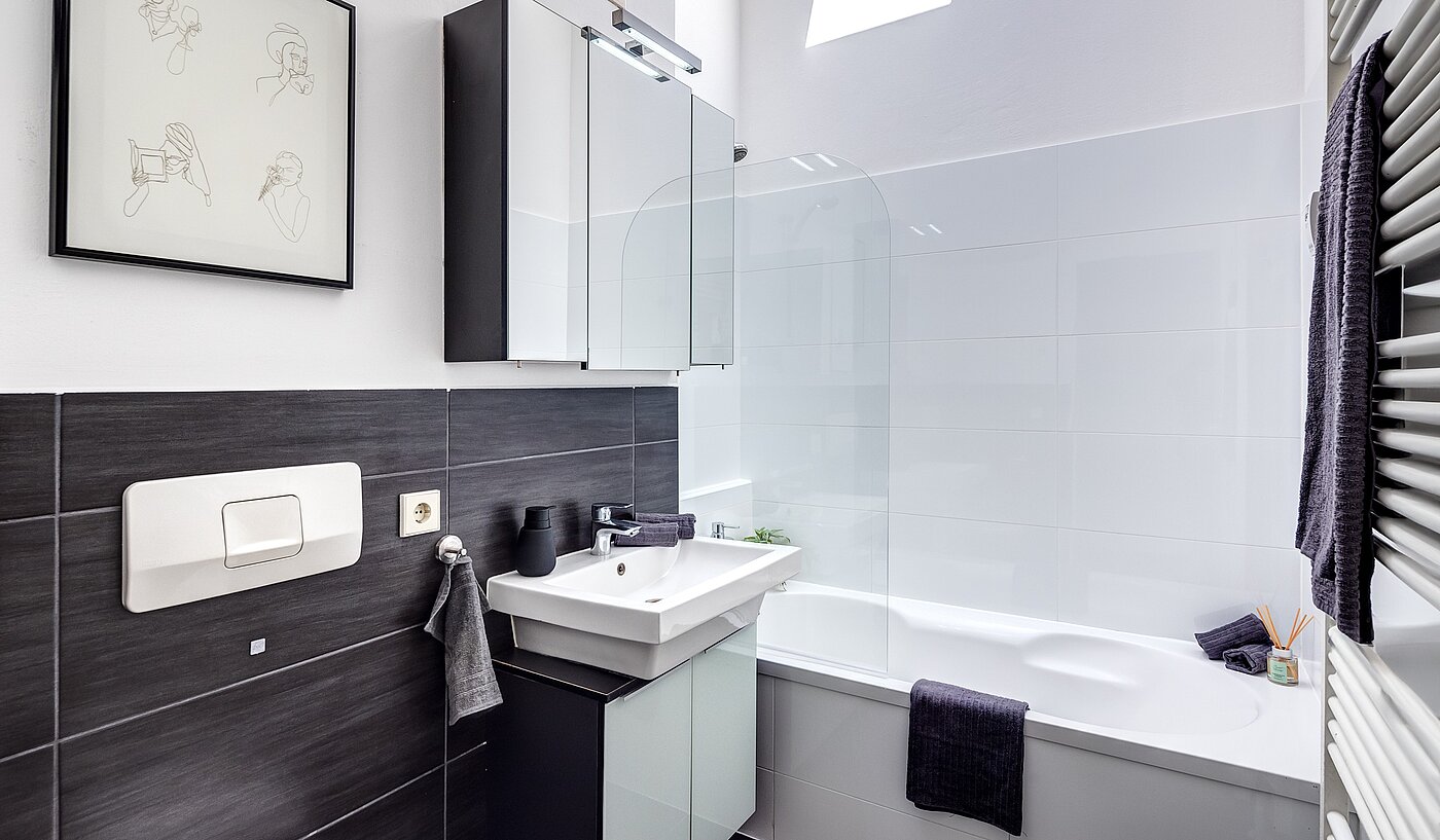 Apartment with 2 room | München-Untermenzing | 70177 | Modernes Badezimmer...