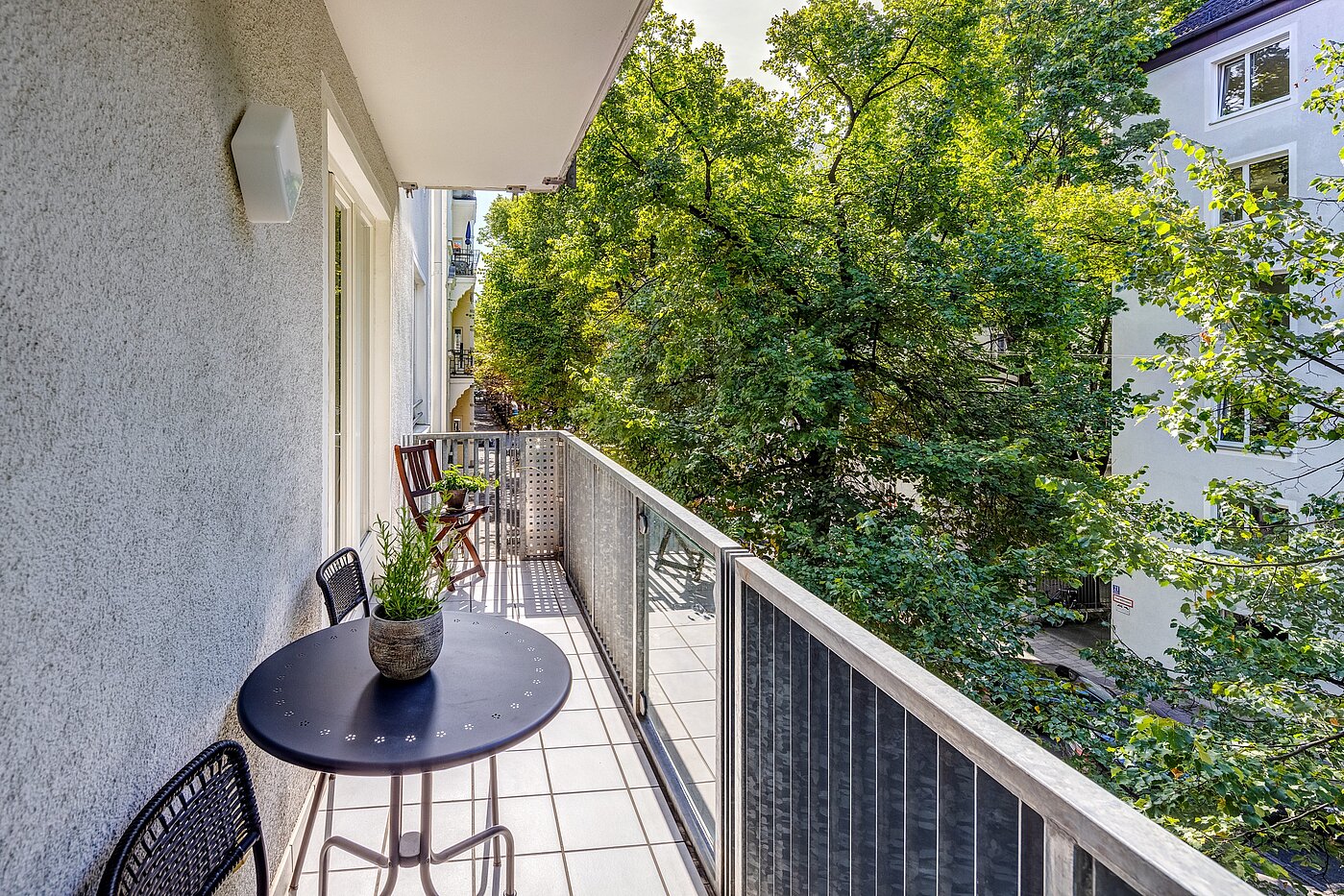 Apartment with 3 room | München-Schwabing | 2212ML1 | ...einladendem Balkon.