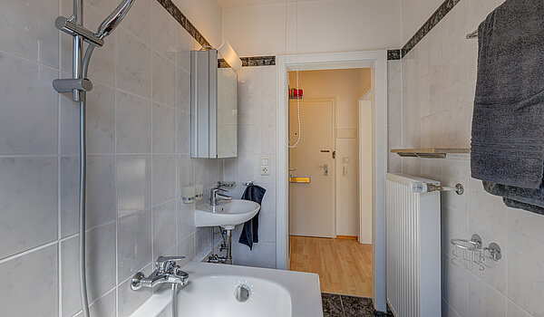 Apartment with 1 room | München-Schwabing | 70449 | Hell gefliestes ...